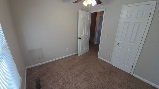 Building Photo - West Columbia