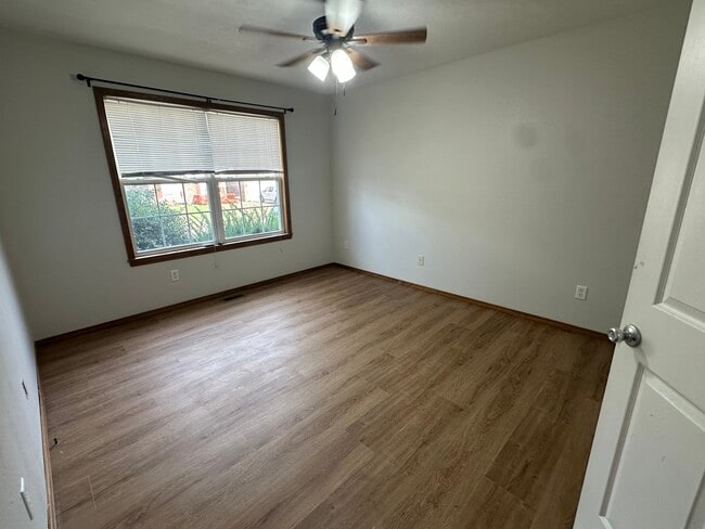 Building Photo - 653 S Hazelnut Ave