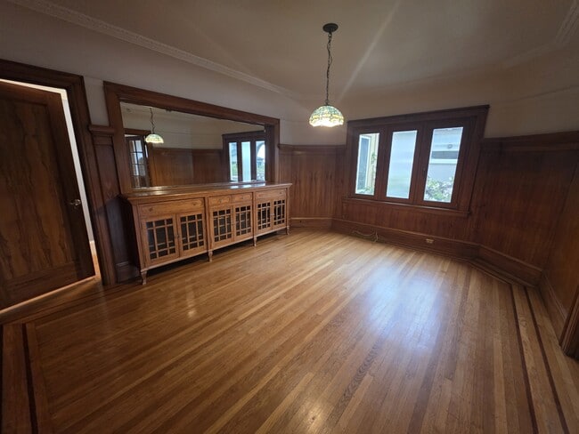 Building Photo - 175 Vasquez Ave