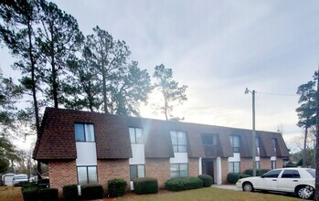 Building Photo - Carolina Village