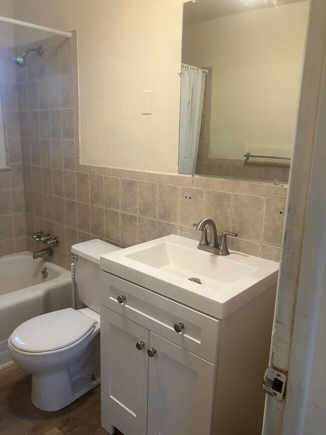 Building Photo - 114 Olivia St