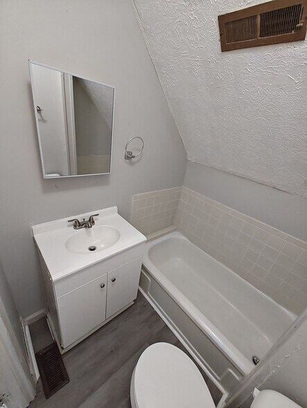 Building Photo - 1526 Dixmont Ave