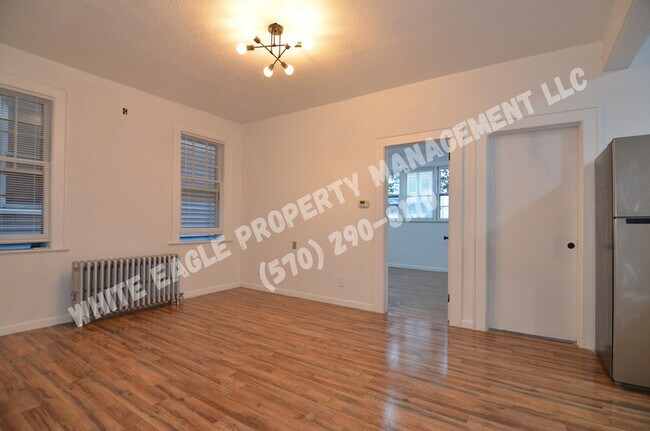 Building Photo - 12 Lake St