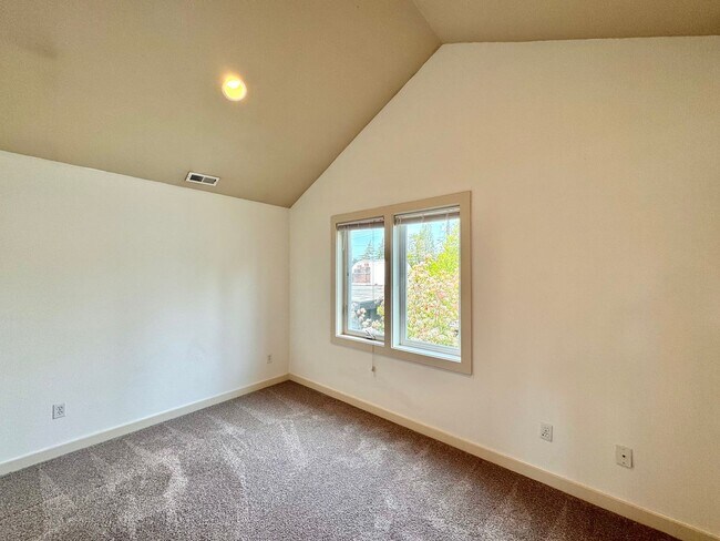 Building Photo - 1409 N Northgate Way
