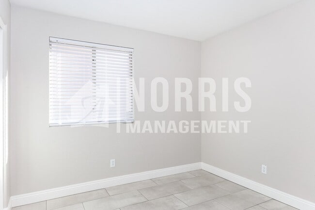 Building Photo - Beautiful Updated Home with ALL Appliances