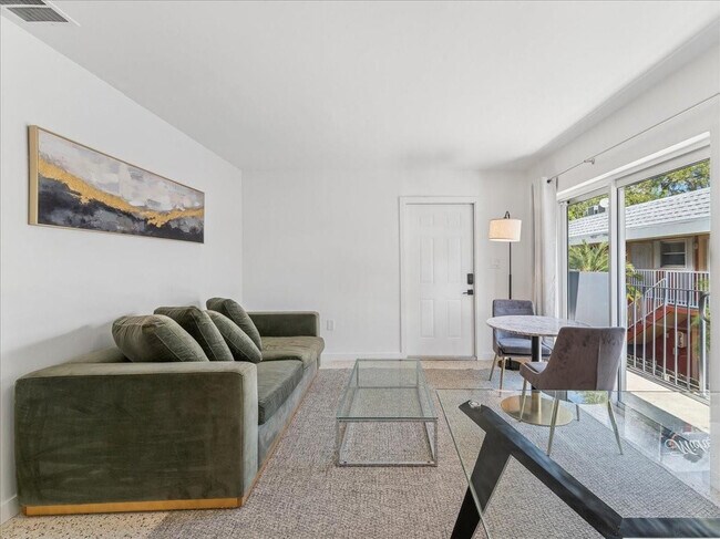 Building Photo - 421 SW 9th St