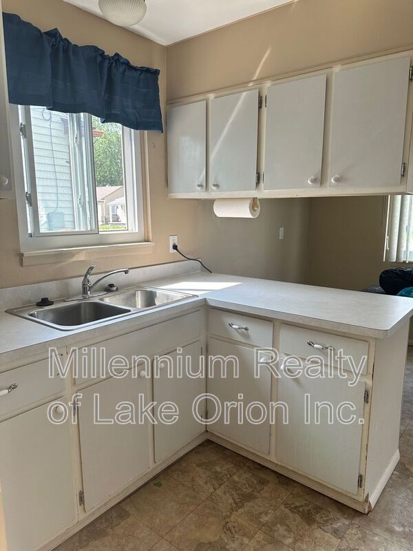 Building Photo - 27532 O'Neil St