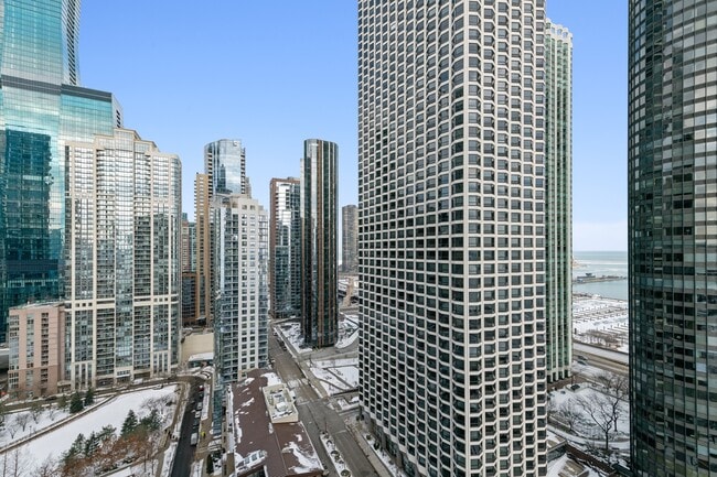Building Photo - 400 E Randolph St