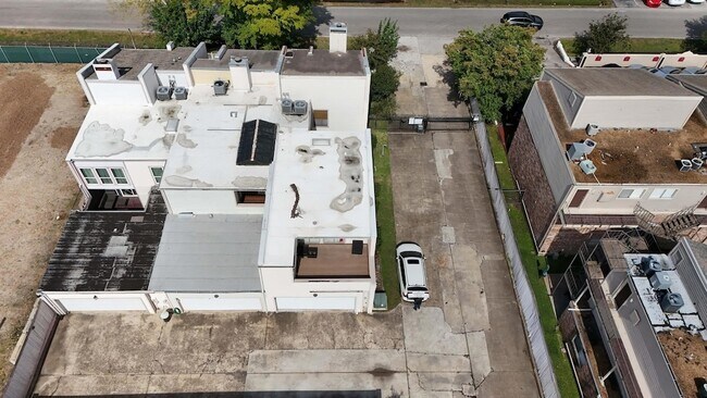 Building Photo - 6019 Winsome Ln