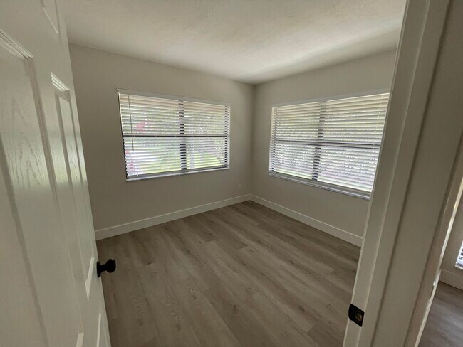 Building Photo - 104 Half Moon Cir