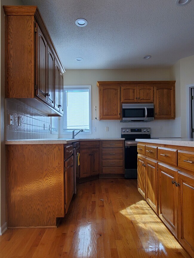 Building Photo - 14612 S Hallet St