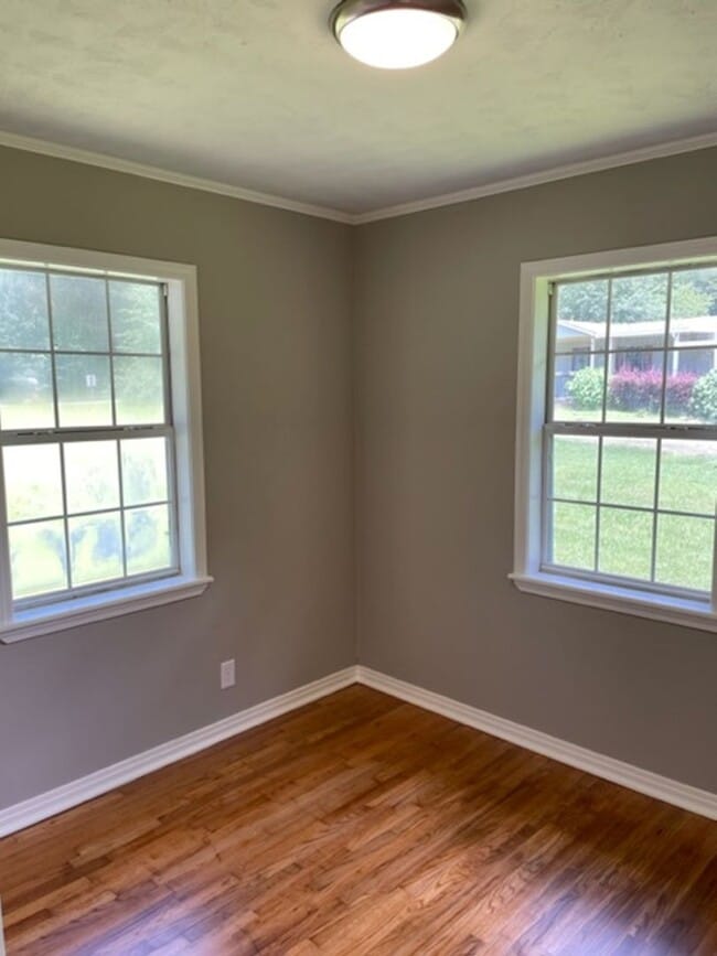 Building Photo - Renovated 3 Bedroom 1 Bath Home for Rent!