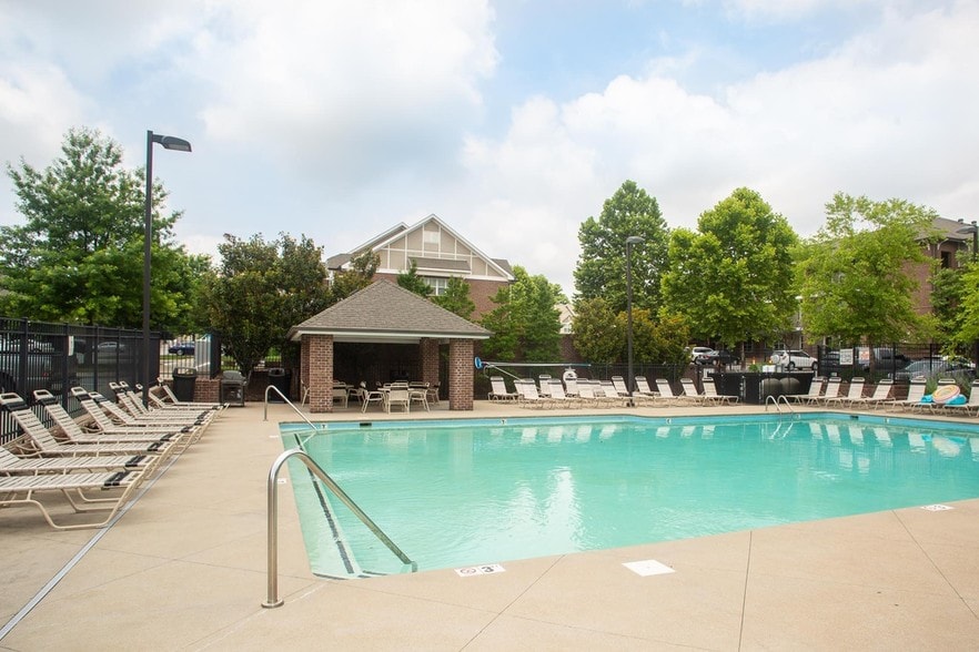 Pool - 2318 Knowles Ave