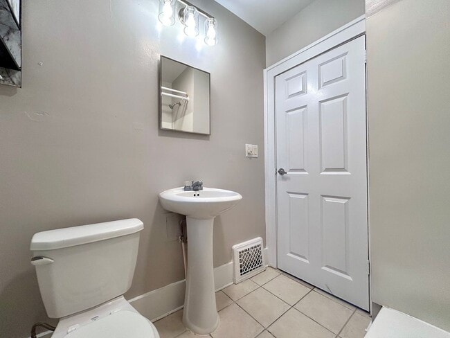 Building Photo - Three Bedroom Home in Muskegon