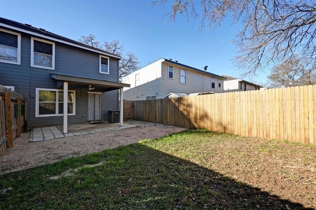 Building Photo - 2318 Riddle Rd