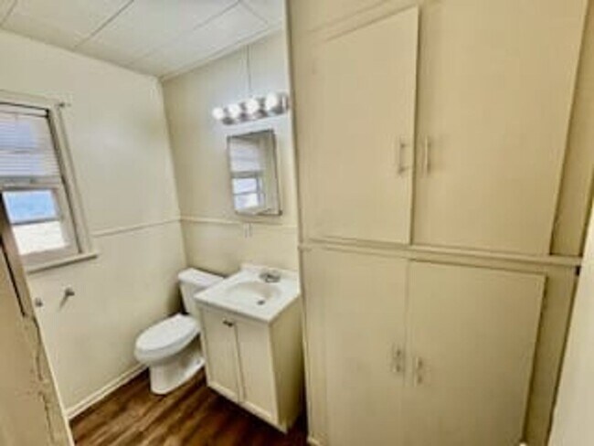 Building Photo - $100 off rent per month for 12 months + 50...