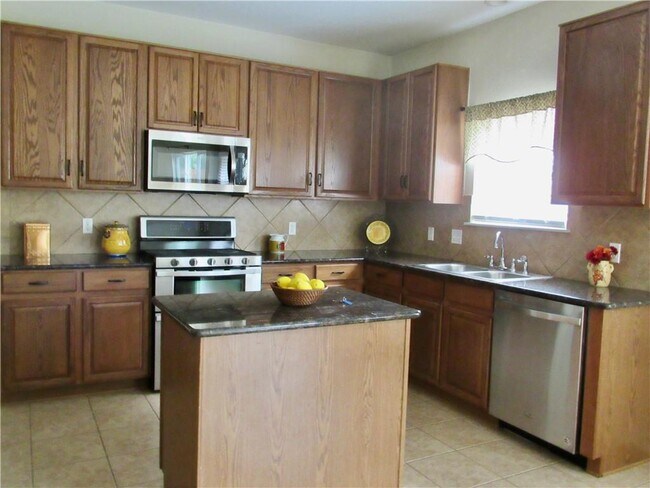 Building Photo - 2808 Red Ivy Cove