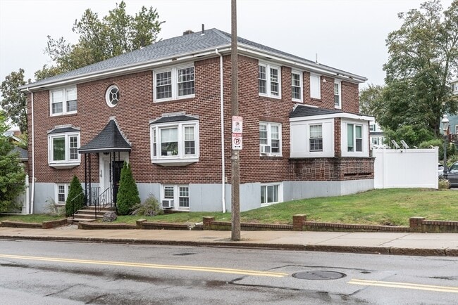 Building Photo - 440 Adams St