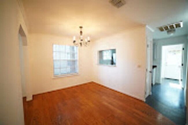 Building Photo - 2/2 with deck in Settlers Creek!