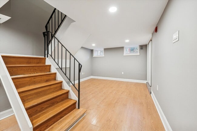 Building Photo - 2034 Mt Vernon St