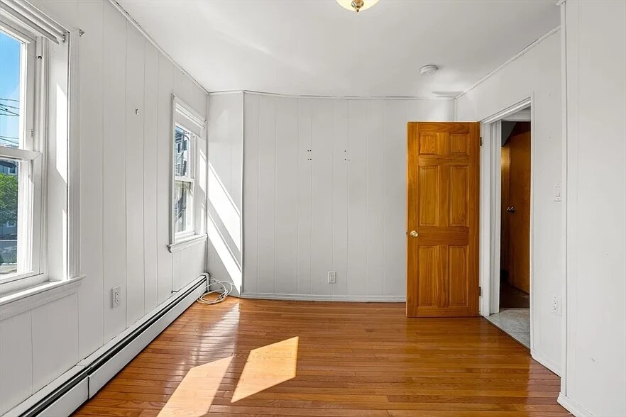 Building Photo - 44 Warren St