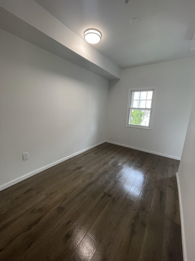 Building Photo - 1015 Spruce St