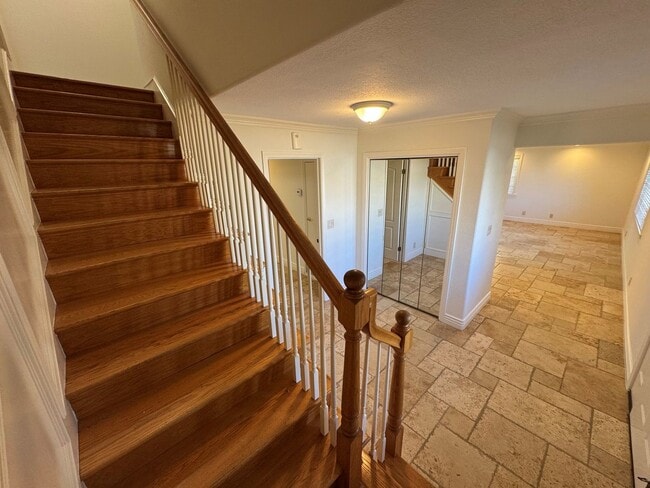 Building Photo - Spacious East Ventura Home- Many Interior Upgrades and Large Backyard!