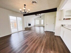 Building Photo - Turnkey 3-Bedroom Home with Modern Upgrade...