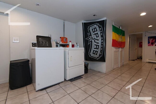 Building Photo - ALLSTON 5 BED/2 BATH FOR 9/1/2026