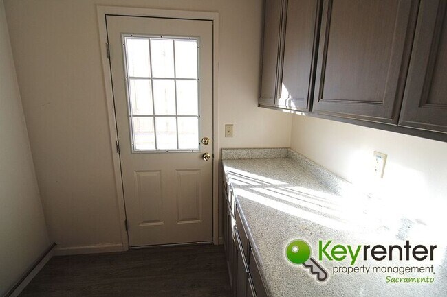 Building Photo - 2308 Rogue River Dr