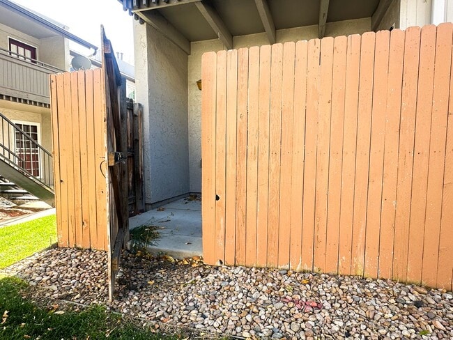 Building Photo - End-Unit Condo in Southglenn