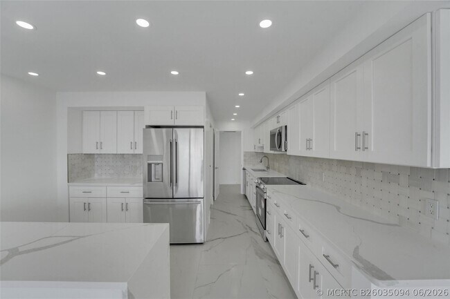 Building Photo - 3900 Galt Ocean Dr