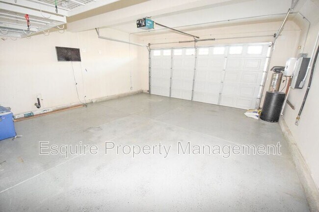 Building Photo - 202 Village Commons Blvd