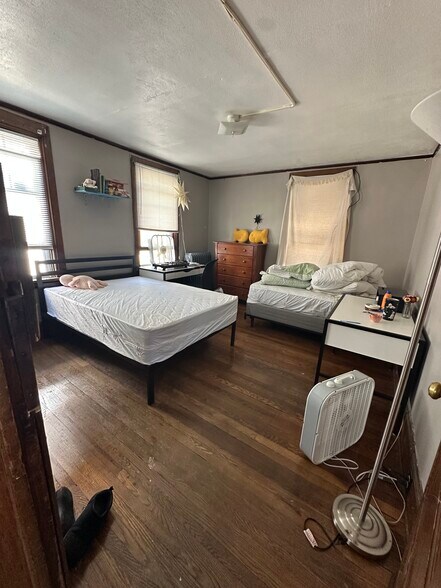 Building Photo - 105-1 Bool St