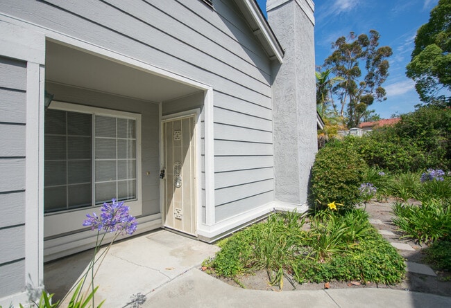 Building Photo - Very Charming 2BR/2BA Condo in Calavera Hi...