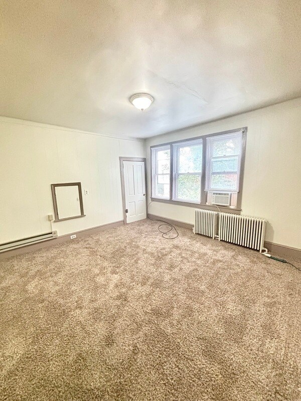 Primary Photo - 156 E Walnut St