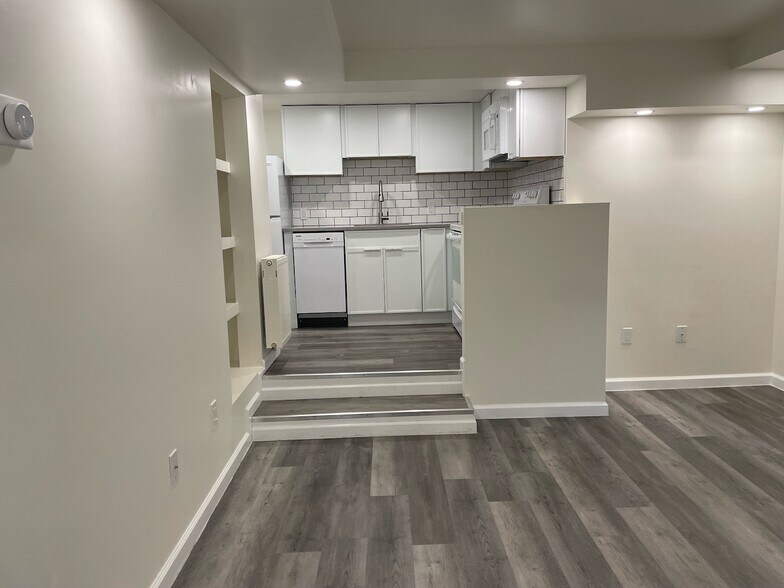Building Photo - 84 Mearns Ave