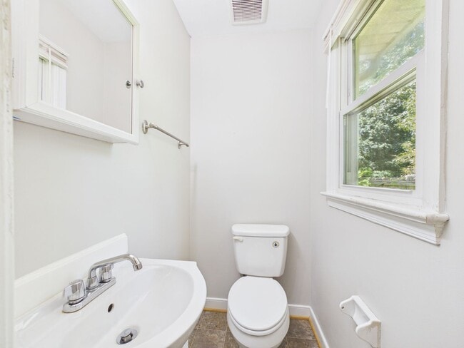 Building Photo - 3041 Clintwood Rd