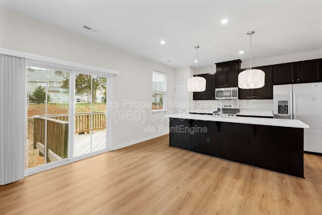 Building Photo - 2620 Grantham Place Dr