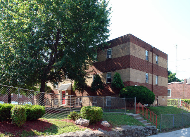 Building Photo - Jefferson Court Apartments