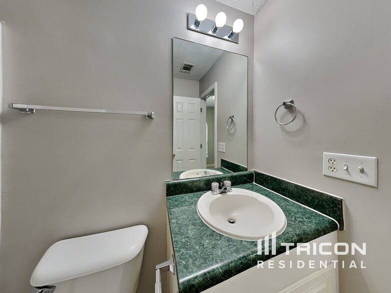 Building Photo - 5431 Sapphire Cir
