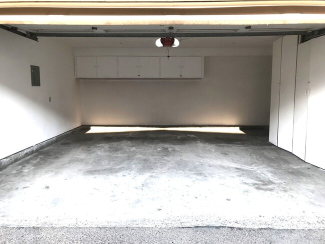 Building Photo - Garden Grove CONDO  - Available for Pre-le...