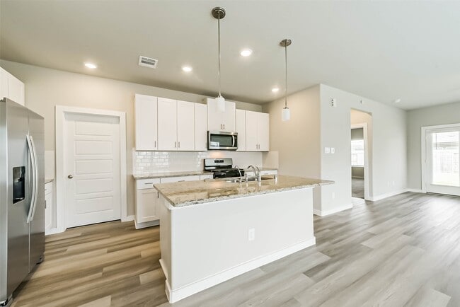 Building Photo - 18602 Etta Pnes Cir