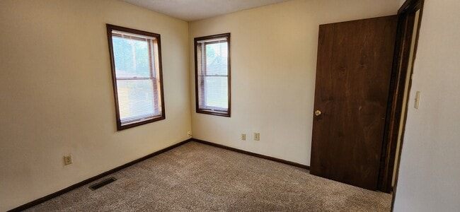 Building Photo - 114 King Ave