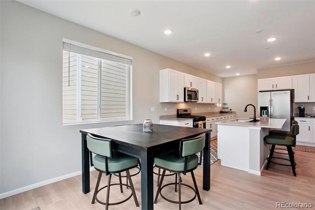 Building Photo - 4140 Lake St