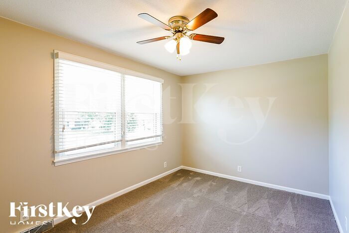 Building Photo - 2270 Provo Dr