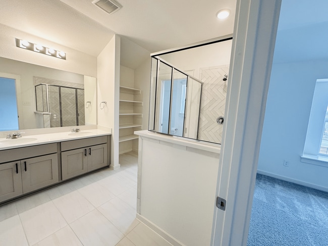 Building Photo - 2425 Lakey Cv