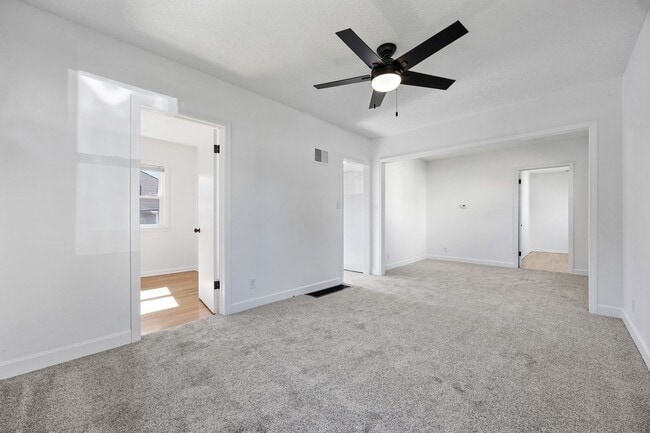 Building Photo - Well Cared for Single Family Home in Conve...