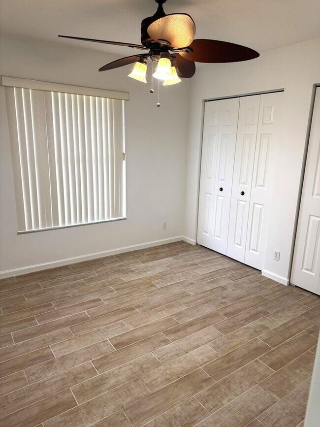 Building Photo - 106 Pepper Tree Cres