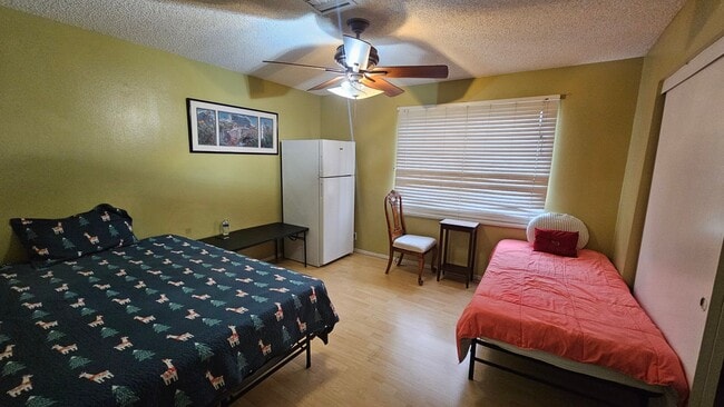 Building Photo - PARTIALLY FURNISHED 3 BEDROOM TOWNHOME NEAR CHINATOWN & STRIP